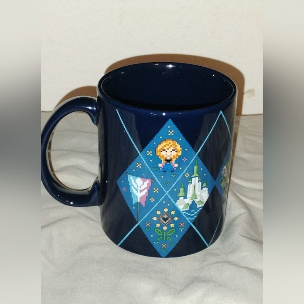 Disney Frozen ceramic coffee mug with a cross-stitch design. Collectors Edition. - Picture 3 of 3